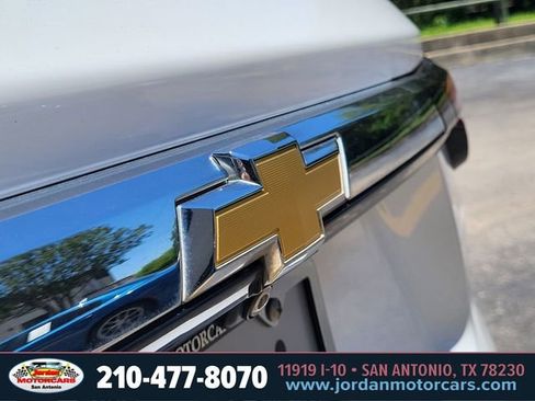 Used 2023 Chevrolet Traverse LT FWD image 11