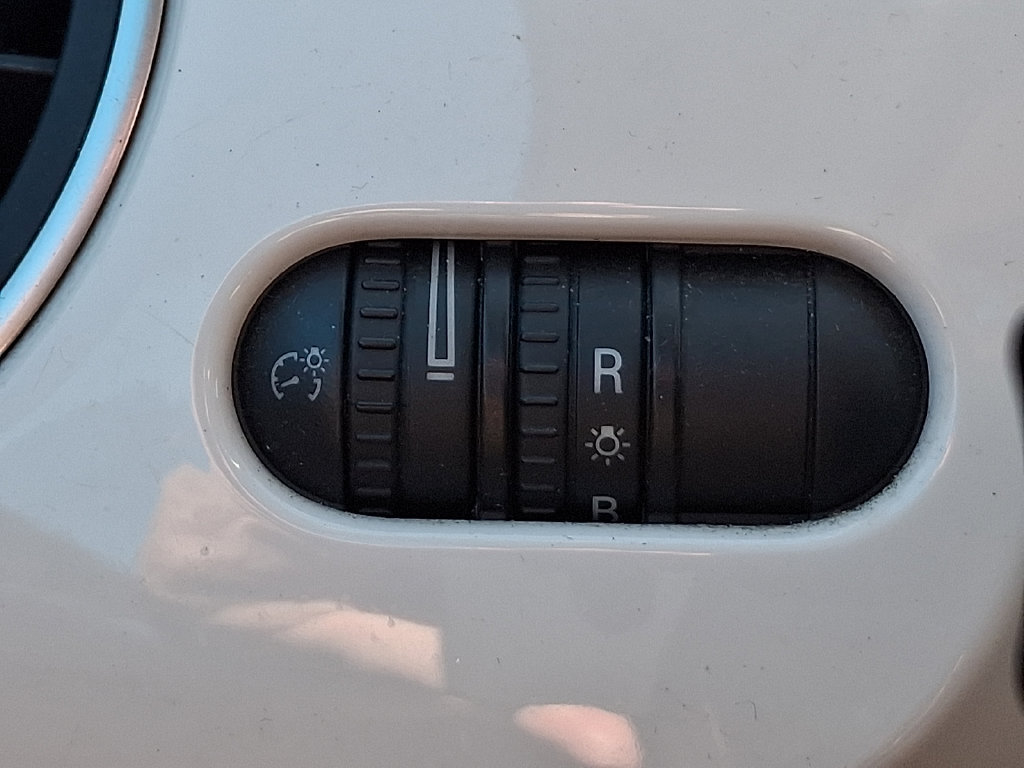 Used 2014 Volkswagen Beetle 2.5 FWD image 22