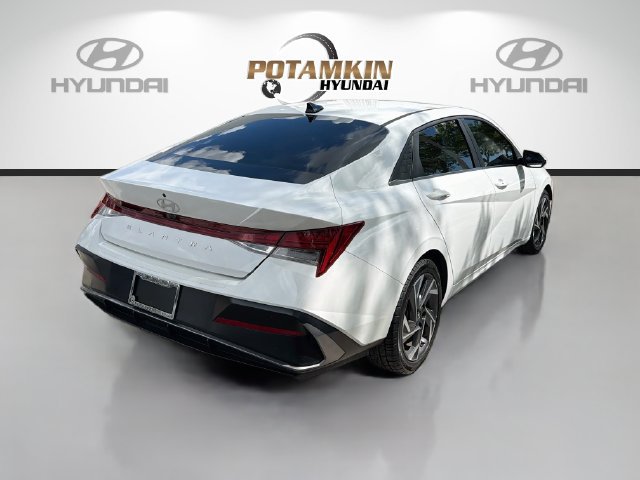 Used 2024 Hyundai Elantra SEL w/ Convenience Package FWD image 5