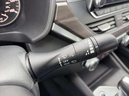 Used 2025 Nissan Altima 2.5 SV image 16