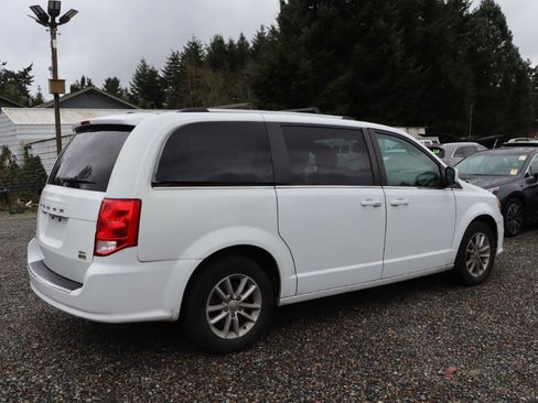Used 2019 Dodge Grand Caravan SXT image 4