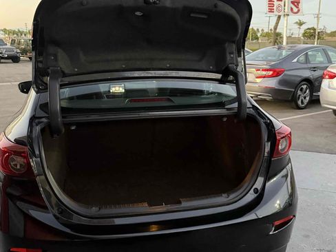 Used 2018 MAZDA MAZDA3 Touring FWD image 62