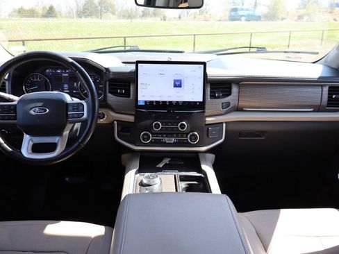 Used 2022 Ford Expedition Limited image 19