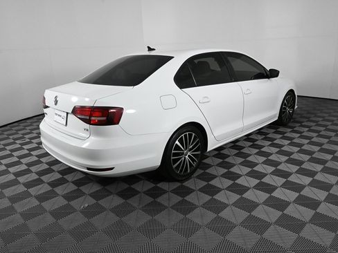 Used 2016 Volkswagen Jetta Sport image 25