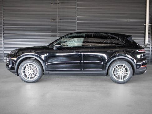 Certified 2024 Porsche Cayenne AWD/4WD image 2