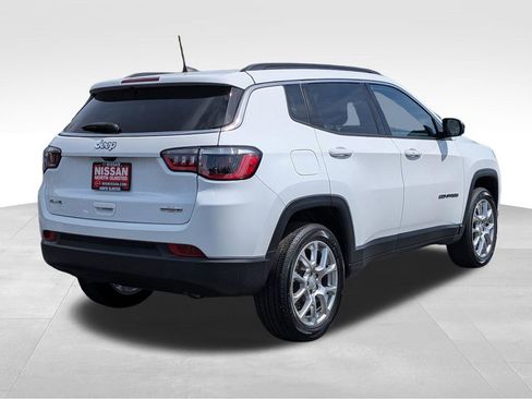 Used 2023 Jeep Compass Latitude w/ Sun and Sound Group AWD/4WD image 7
