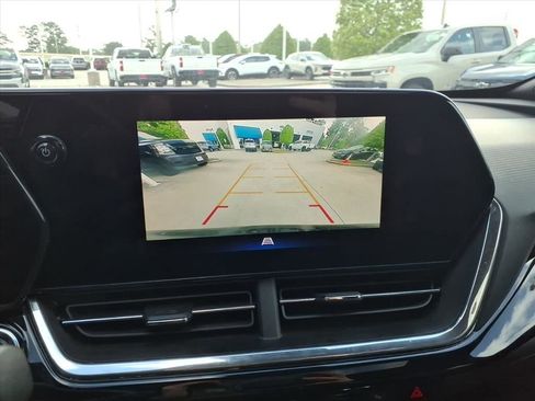 Used 2025 Chevrolet Trax RS w/ Sunroof Package image 16