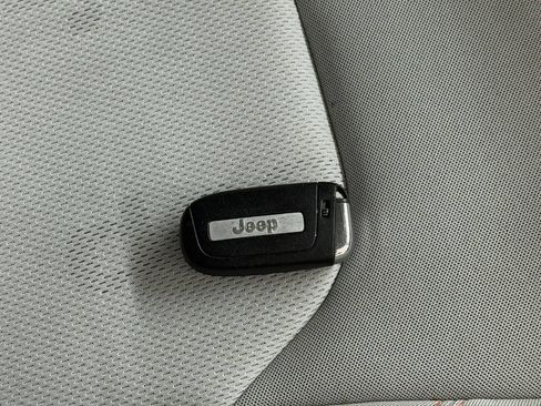 Used 2017 Jeep Renegade Latitude FWD image 85