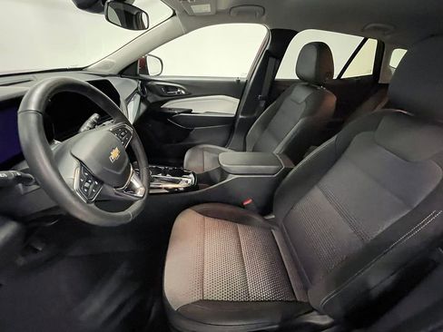Used 2025 Chevrolet Trax LT w/ Driver Confidence Package FWD image 3