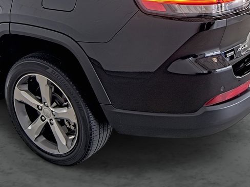 Used 2022 Jeep Grand Cherokee L Limited image 9