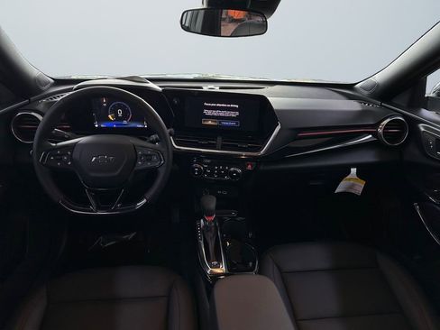 Certified 2025 Chevrolet Trax RS w/ Sunroof Package FWD image 10