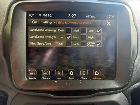Used 2023 Jeep Renegade Latitude AWD/4WD image 46