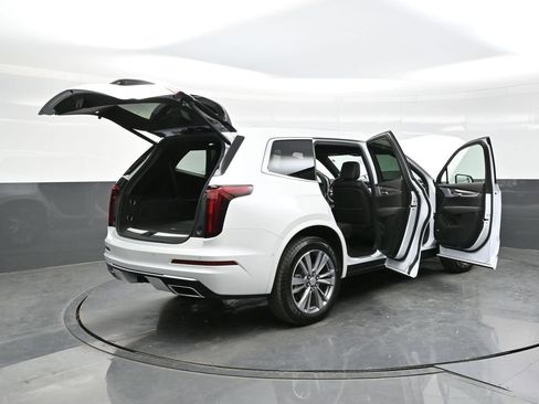 Certified 2025 Cadillac XT6 Premium Luxury w/ Platinum Package AWD/4WD image 45