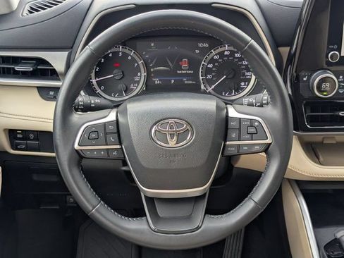 Used 2023 Toyota Highlander XLE FWD image 21