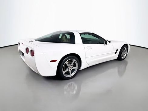 Used 2001 Chevrolet Corvette Coupe w/ Preferred Equipment Group1 RWD image 8