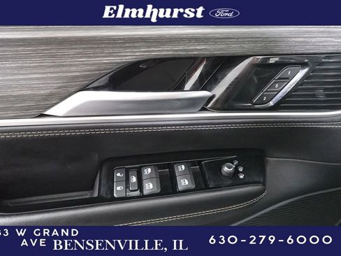 Used 2024 Jeep Wagoneer Series II w/ Flexible Seating Group image 9