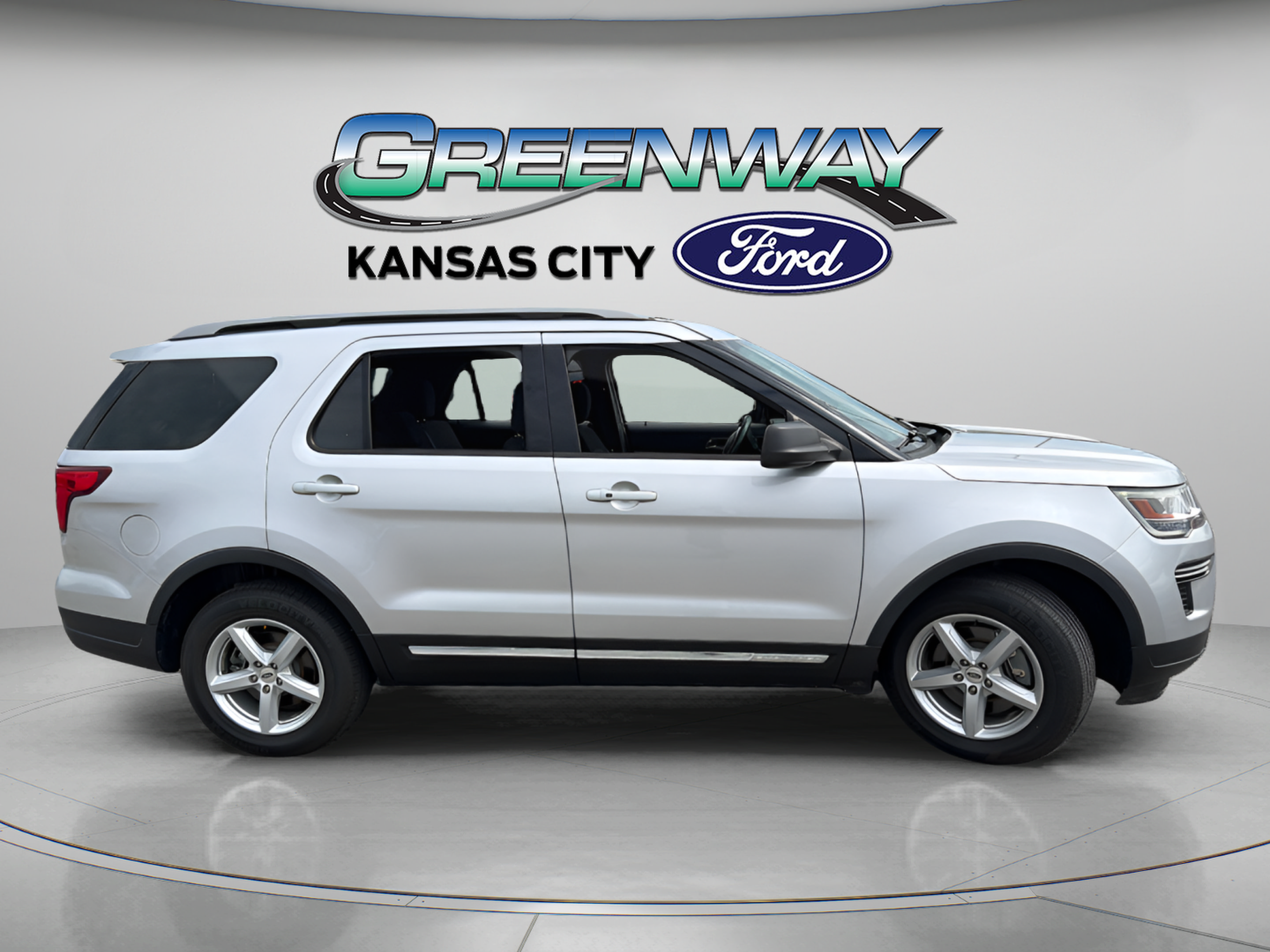 Used 2018 Ford Explorer XLT FWD image 9