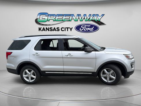 Used 2018 Ford Explorer XLT FWD image 9