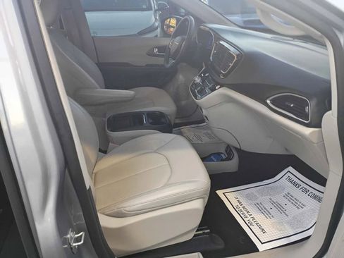 Used 2021 Chrysler Voyager Lxi image 9