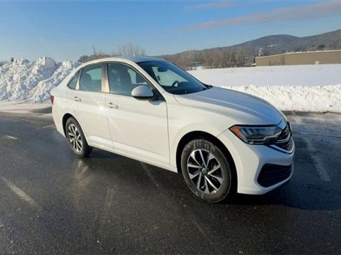 Used 2023 Volkswagen Jetta S image 2