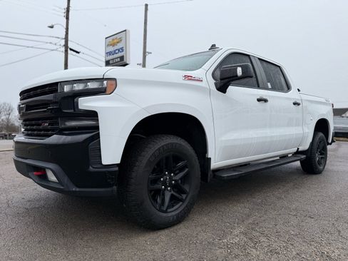 Used 2020 Chevrolet Silverado 1500 LT Trail Boss image 2