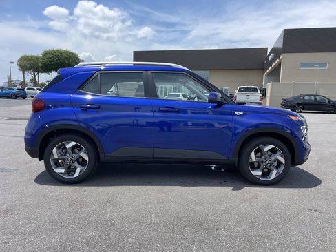 New 2025 Hyundai Venue Limited image 2