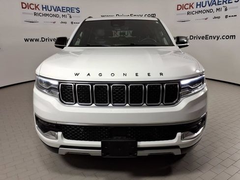 Used 2023 Jeep Wagoneer Series II AWD/4WD image 2
