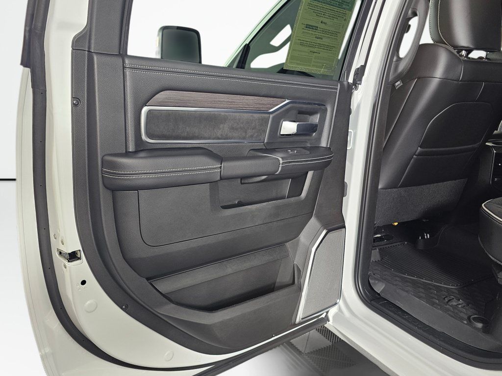 New 2026 RAM 3500 Laramie AWD/4WD image 34