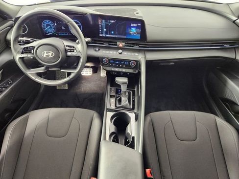 Certified 2025 Hyundai Elantra SEL w/ Cargo Package image 13