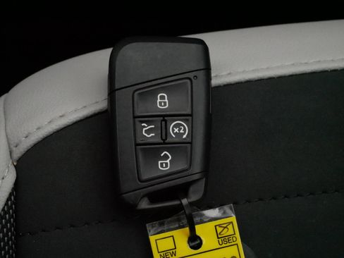 Certified 2025 Volkswagen Taos SE w/ Panoramic Sunroof Package image 28