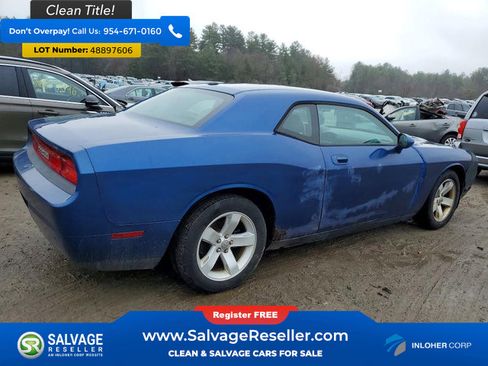 Used 2010 Dodge Challenger SE image 4