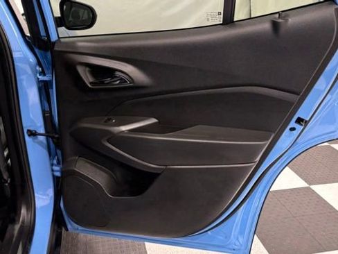 Used 2024 Chevrolet Trax RS w/ Sunroof Package image 27