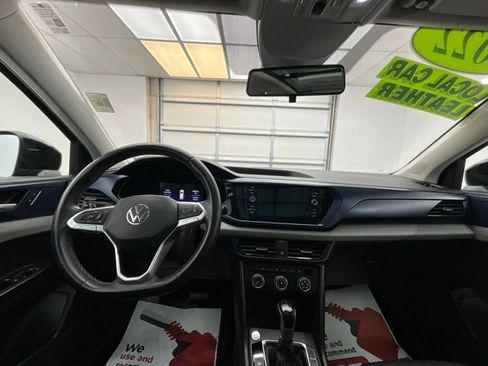 Used 2022 Volkswagen Taos SE FWD image 4