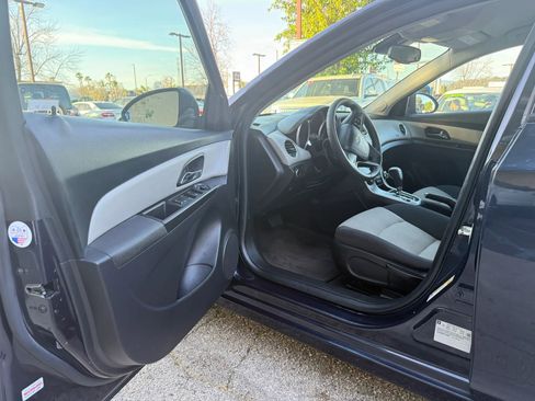 Used 2016 Chevrolet Cruze LS image 9