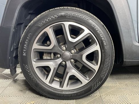 Used 2017 Jeep Renegade Latitude w/ Cold Weather Group image 10