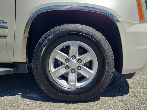 Used 2012 GMC Yukon XL SLT w/ SLT-2 Equipment Package RWD image 6