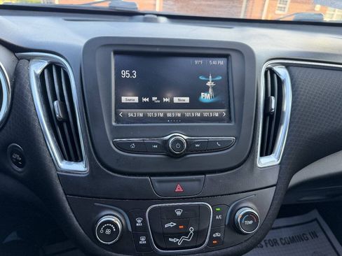 Used 2017 Chevrolet Malibu LT FWD image 10