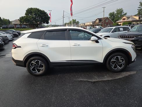 Used 2023 Kia Sportage LX AWD/4WD image 2