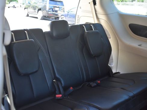 Used 2024 Chrysler Pacifica Touring-L FWD image 29