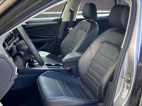 Certified 2024 Volkswagen Jetta SE image 24