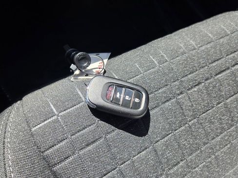 Used 2025 Honda HR-V LX image 18