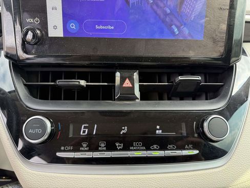 Used 2025 Toyota Corolla LE image 21