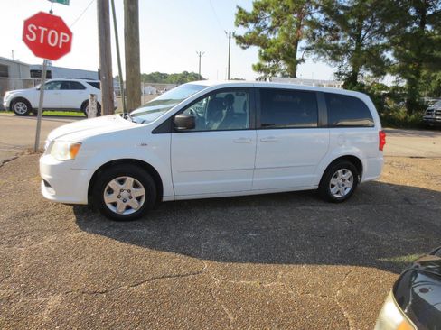 Used 2012 Dodge Grand Caravan SE FWD image 1