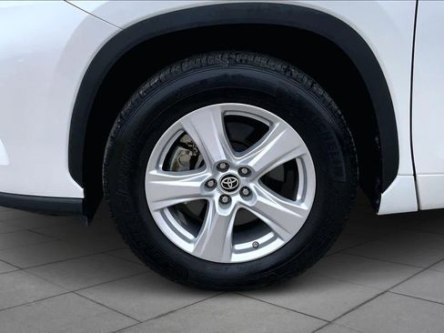 Used 2023 Toyota Highlander L image 9