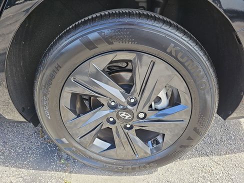 Certified 2023 Hyundai Elantra SEL image 37