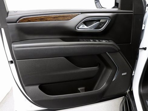 Used 2023 Chevrolet Suburban Premier image 24