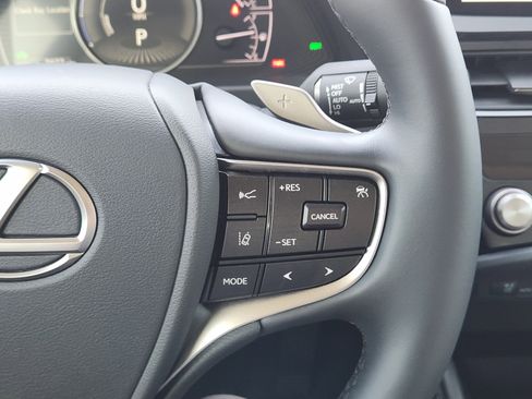 Used 2025 Lexus ES 300h w/ Premium Package image 36