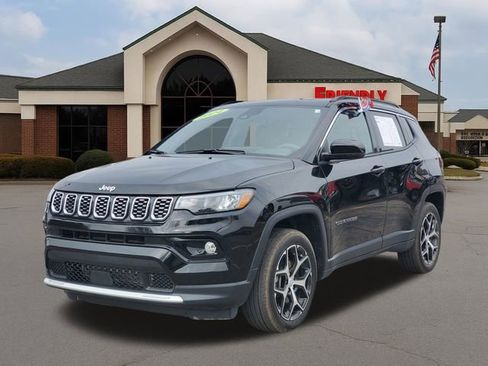 Used 2024 Jeep Compass Limited AWD/4WD image 2