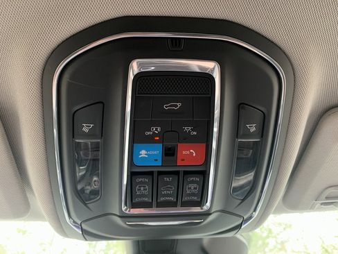 Used 2023 Jeep Grand Cherokee Limited image 22