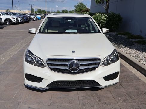 Used 2016 Mercedes-Benz E 400 4MATIC Sedan image 3